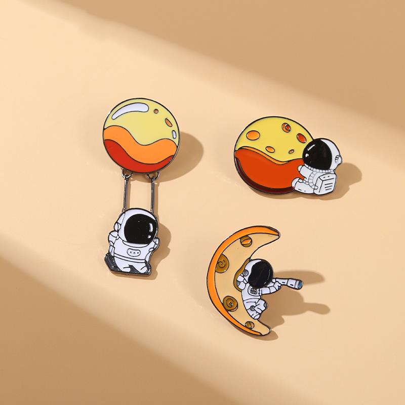 Astronaut Enamel Pin Custom Pl - Embroidery Bali 评论和价格