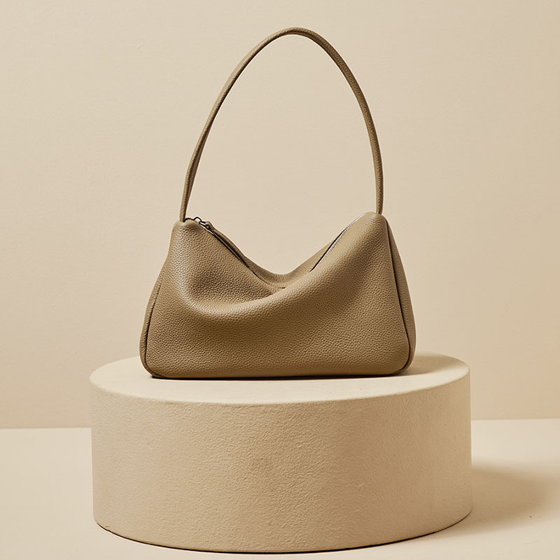 Head Layer Cowhide Armpit Bag  - Embroidery Meaning 评论和价格