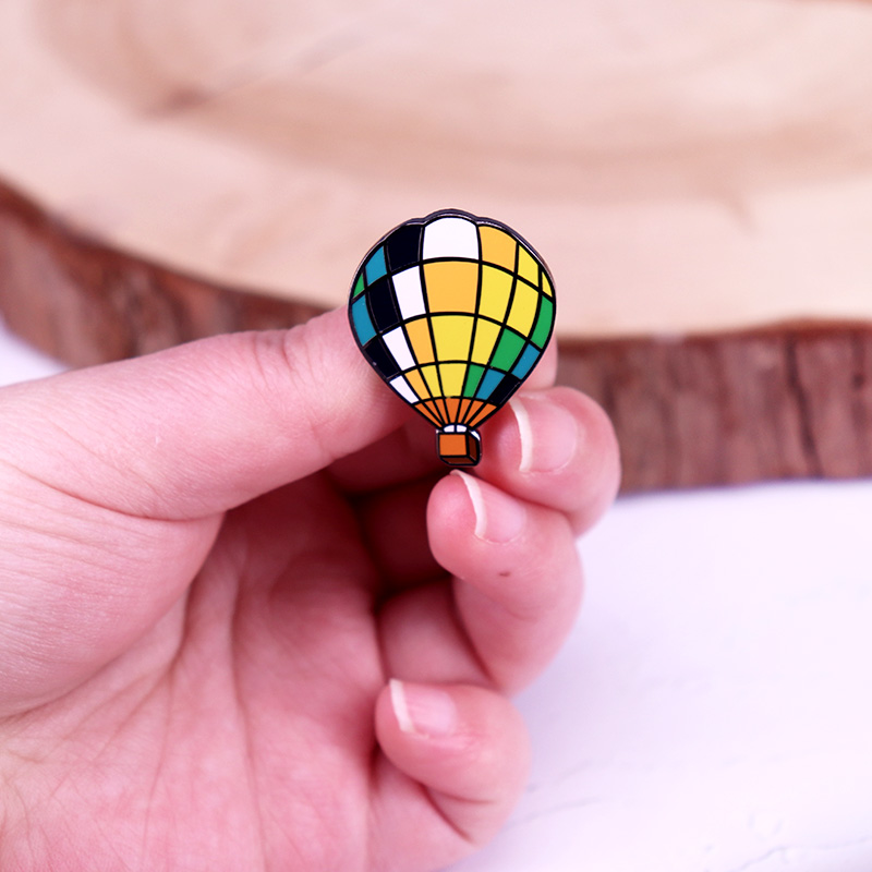 Hot Air Balloon Enamel Pin You - Embroidery Bali 评论和价格
